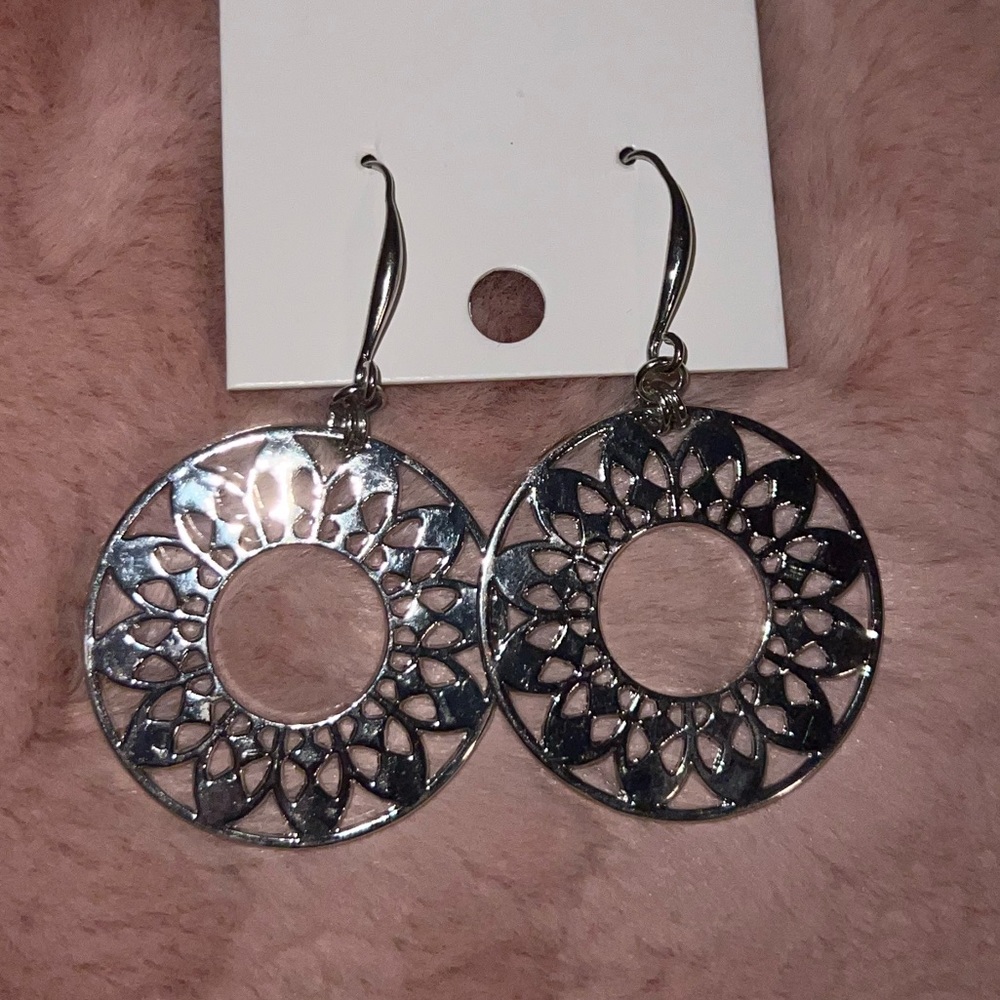 NWOT floral silver hoop